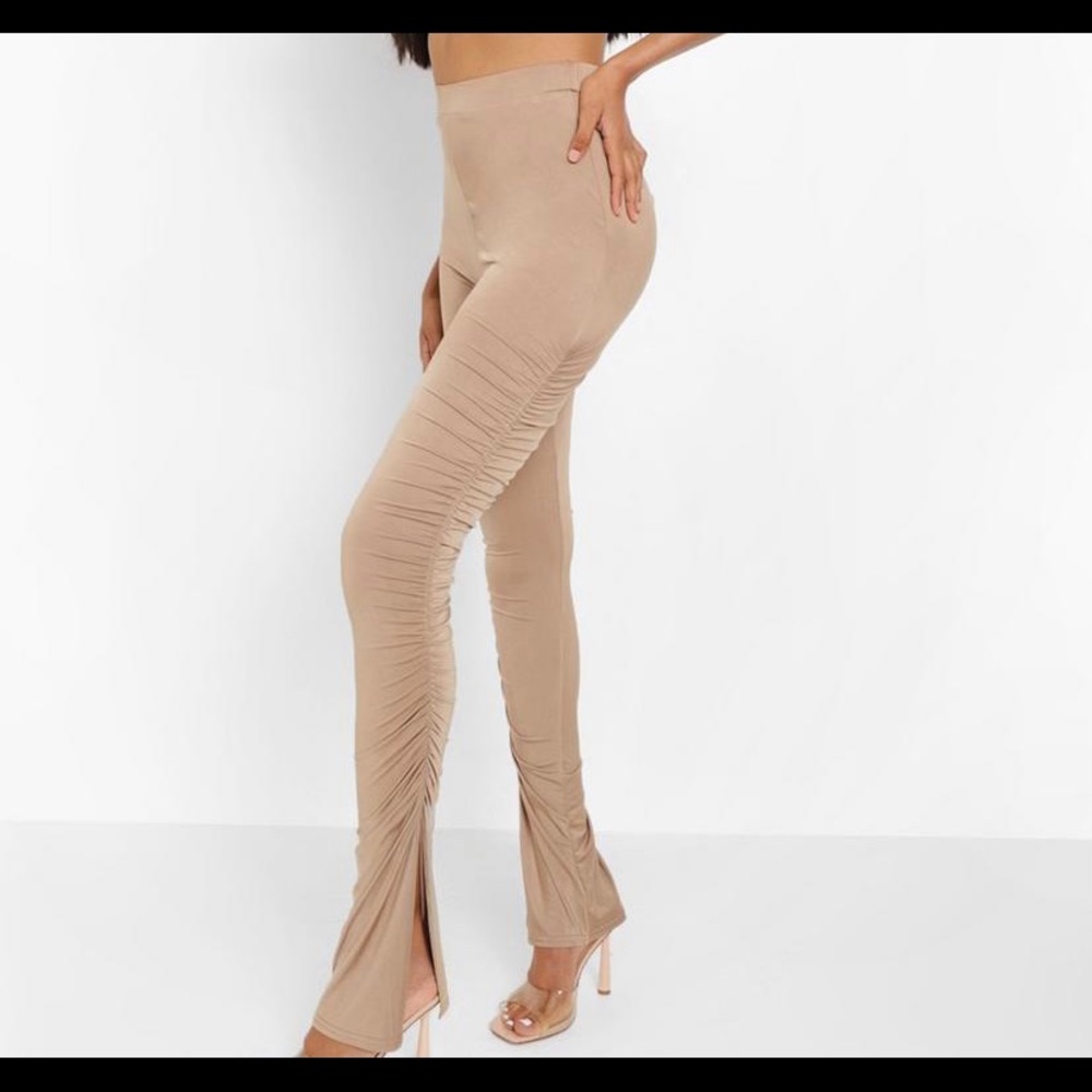 Boohoo new ruched leg & booty split hem leggings
